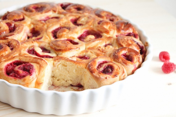 Rosettenkuchen - Hefeschnecken mit Himbeeren und Kokoks Rosettenkuchen - Hefeschnecken mit Himbeeren und Kokoks