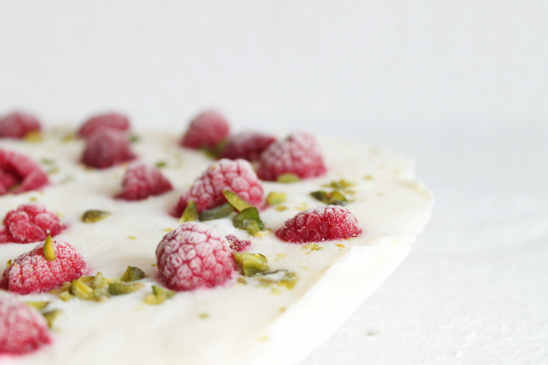 Frozen Yogurt Bark mit Himbeeren