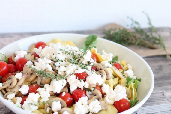 Warmer Tortellini-Salat mit Ricotta