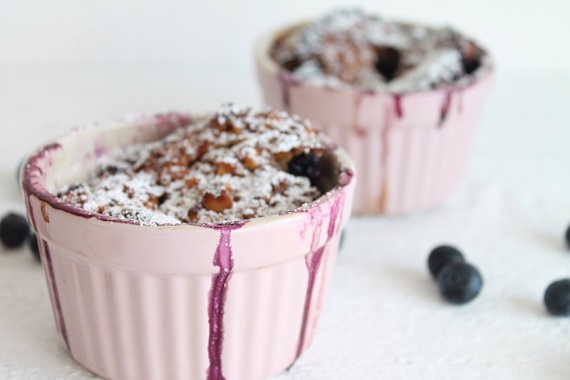 Heidelbeer Clafoutis - Französischer Auflauf mit Beeren und Walnüssen