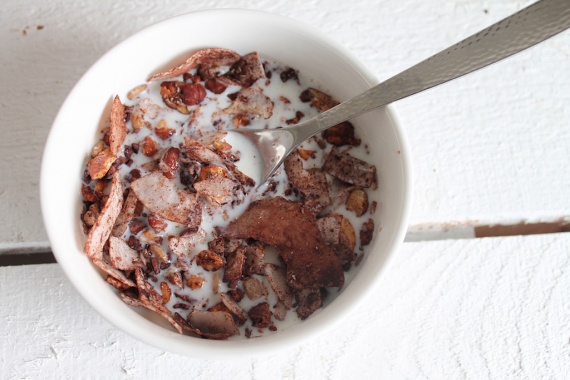 Schokoladen-Nuss-Granola, ein schnelles und einfaches Frühstück