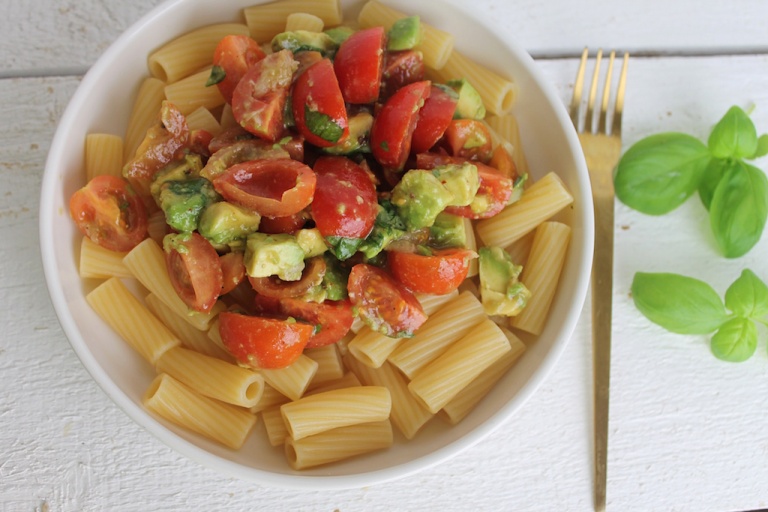 Schnelle Nudeln Mit Avocado Und Tomaten - Fertig In 20 Minuten